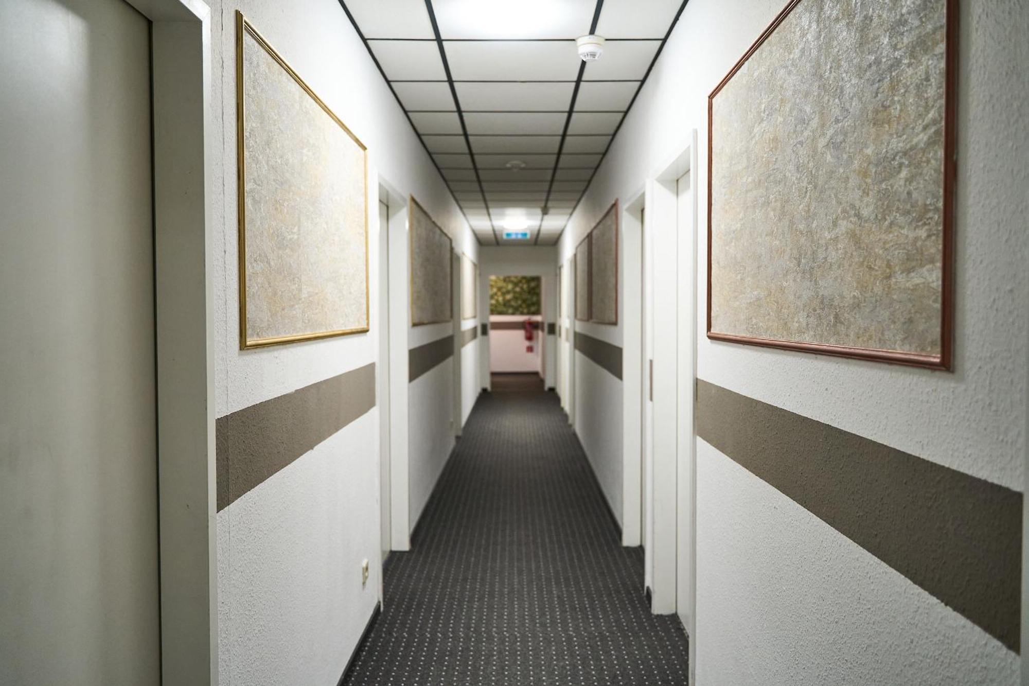 Hotel Maximo Pinneberg Exterior photo
